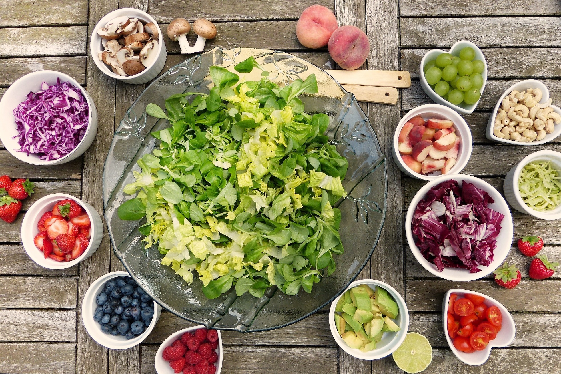 insalata e altri alimenti salutari